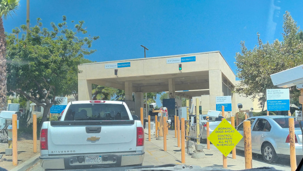 cruzando a fronteira do México para os Estados Unidos